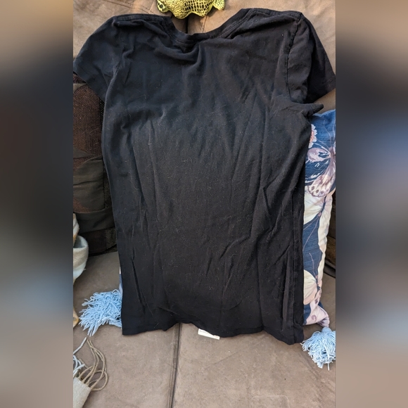 Sold DC size S but have  in a Medium. In closet  women's baby tee shirt black - Picture 3 of 3